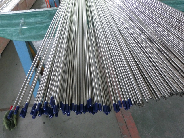 معايير الأنابيب والأنابيب غير الملحومة Hastelloy C-2000 (UNS N06200 / W.Nr.) 2.4675)